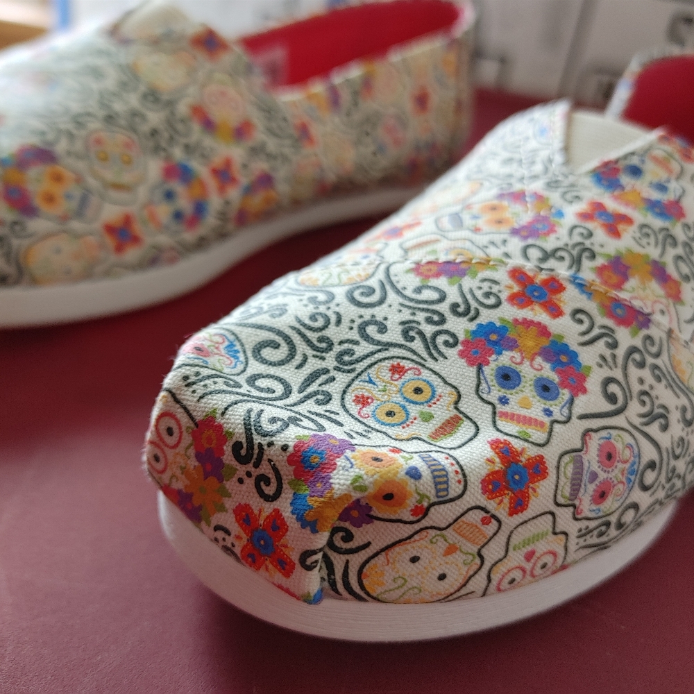 Tom's Alpargata sz 9 women's Flat Shoe